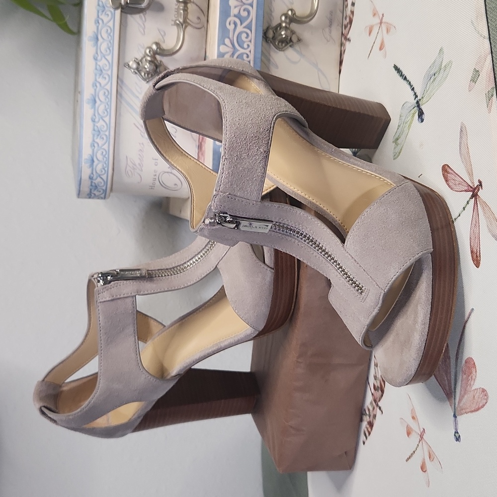MICHAEL Michael Kors Berkley Stacked Heel Sand Beige Suede Sz 8